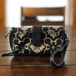 Petunia Pickle Bottom Black and Grey Wristlet